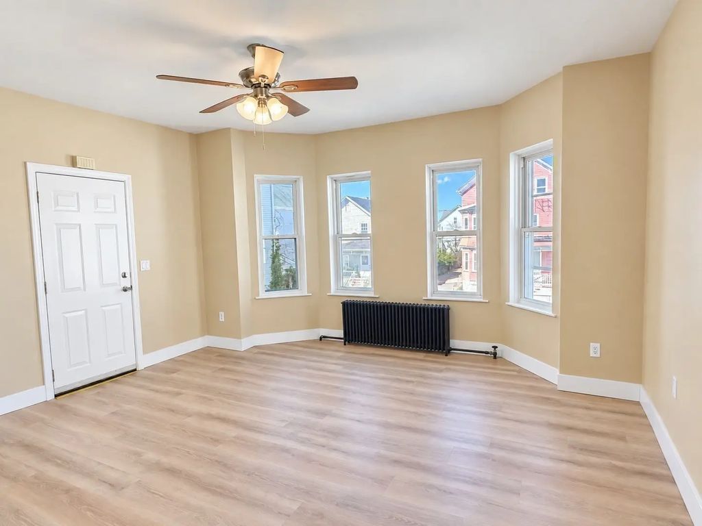 456 Coggeshall St #2, Fall River
