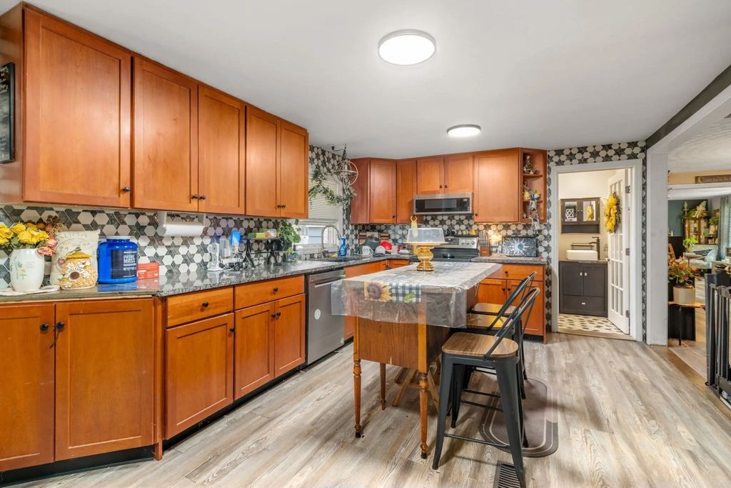 31 Helen Dr, West Boylston