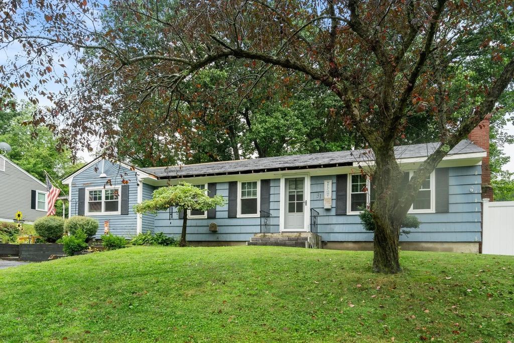 31 Helen Dr, West Boylston