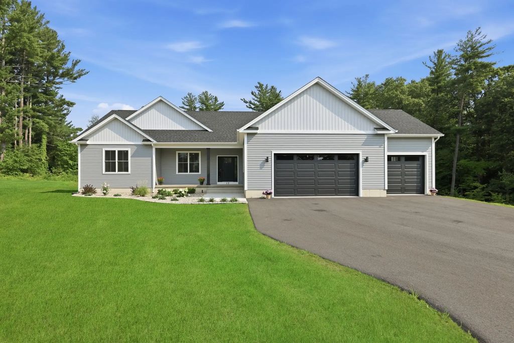 17 Silvergrass Ln, Southwick