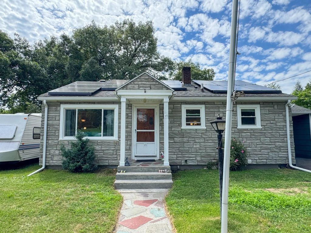 18 Woodland Cir, Methuen