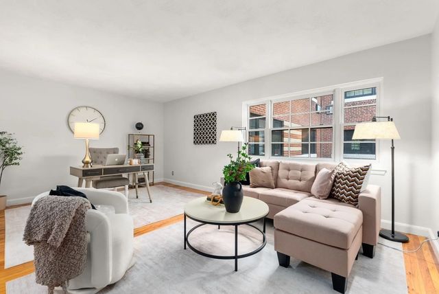648 Washington St #5, Brookline