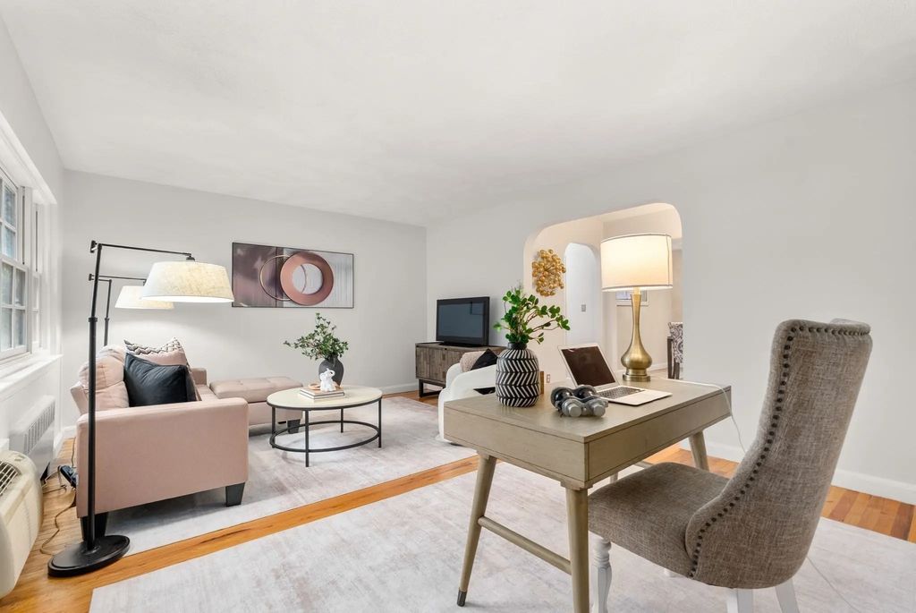 648 Washington St #5, Brookline