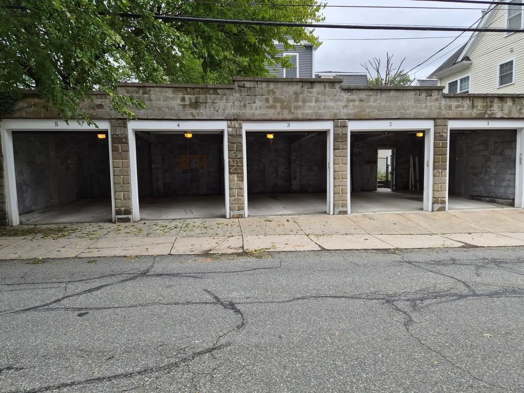 29 Cherokee St, Boston