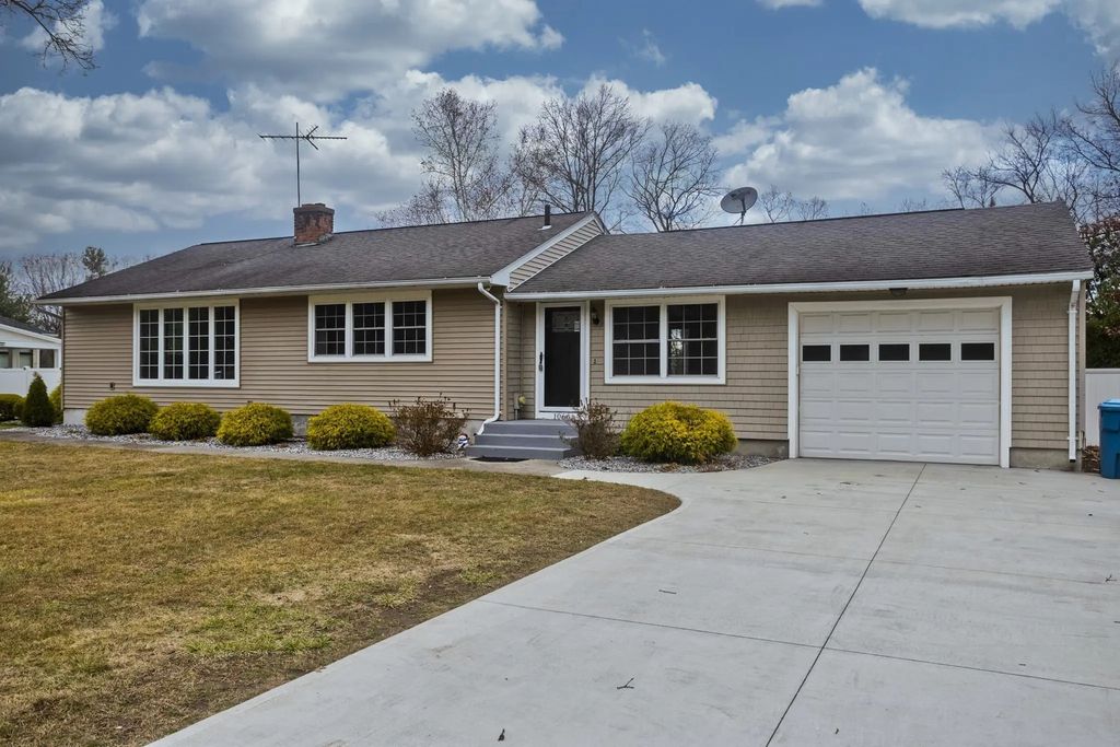 1066 Piper Rd, West Springfield