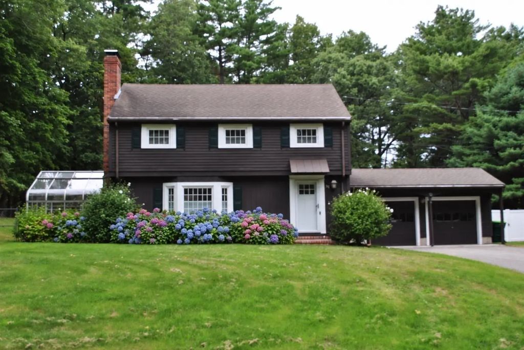 32 Moore Road, Wayland