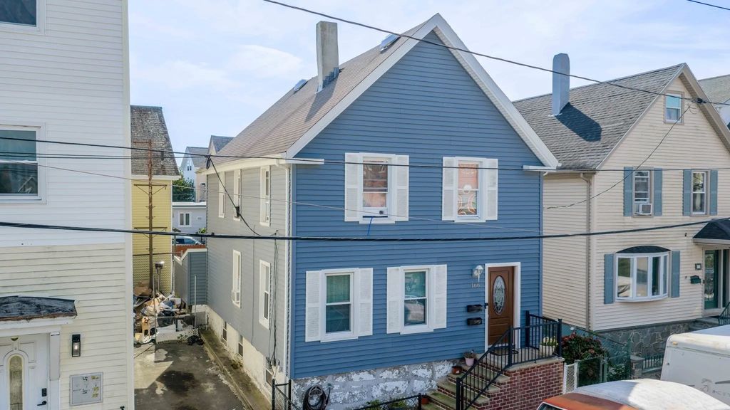 166 Blackmer St, New Bedford