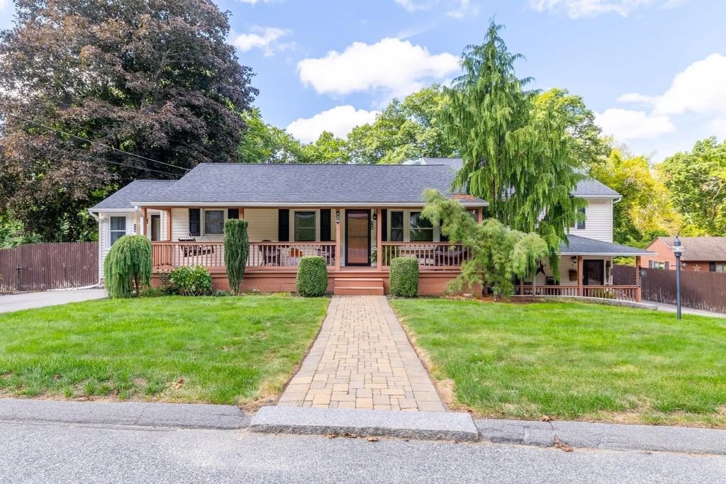 22 John F Kennedy Dr, Millbury
