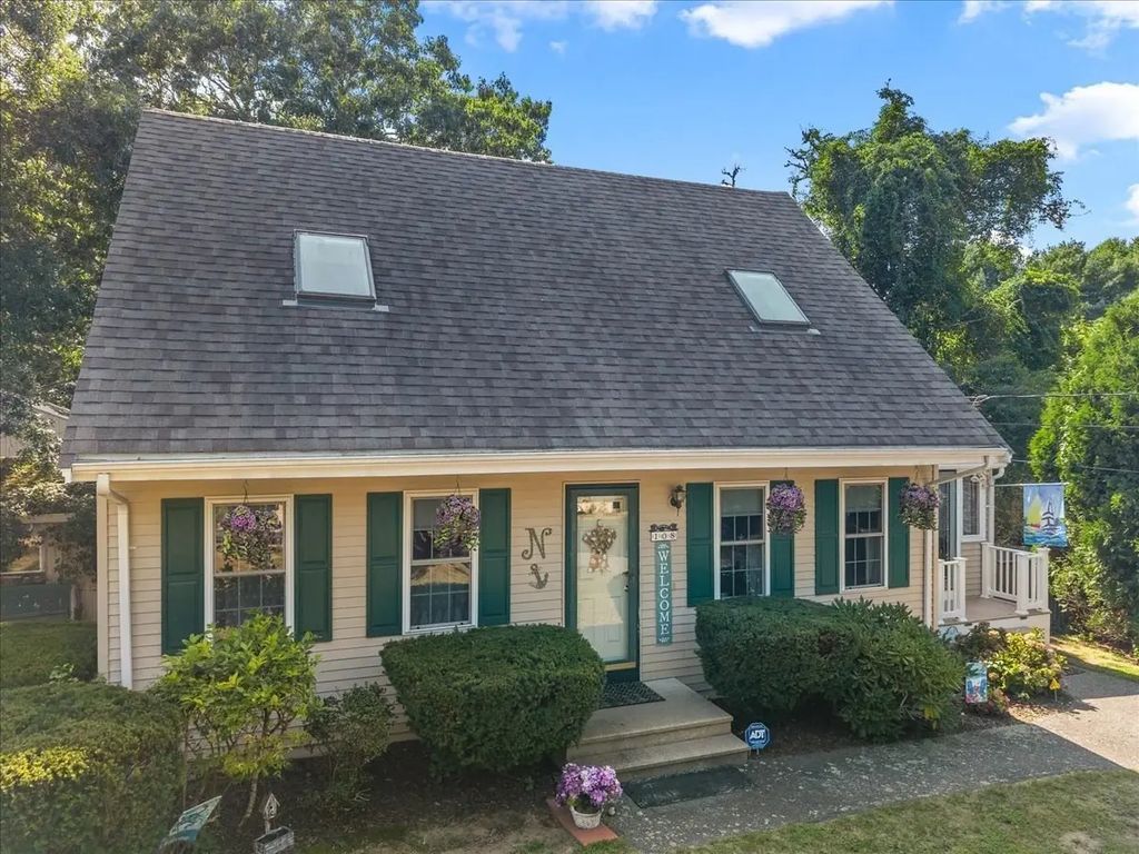 108 Wareham Lake Shore Dr, Wareham