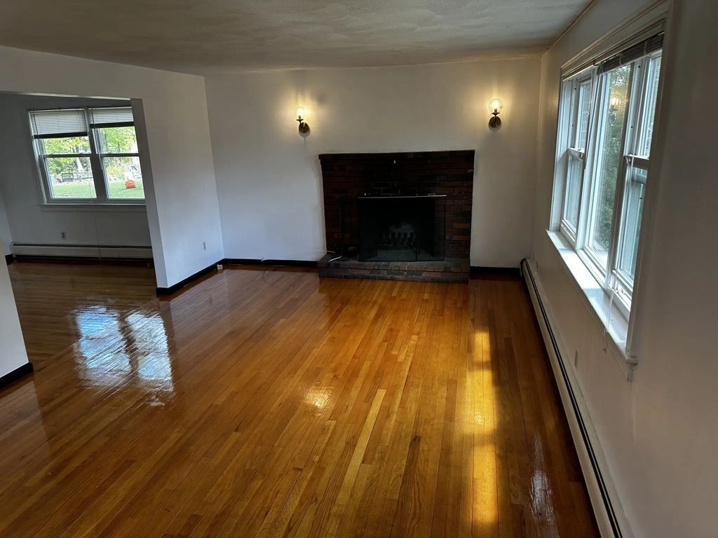 1193 Boylston St #1193, Newton