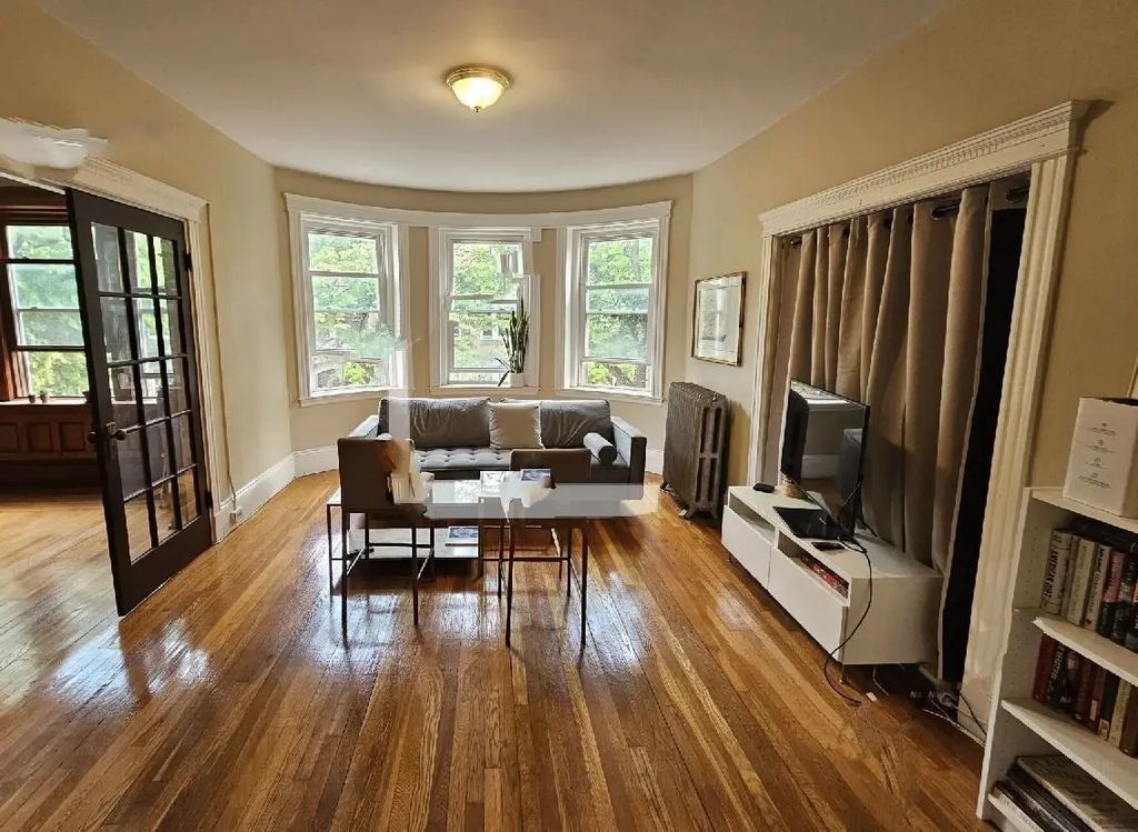 5 Euston Street #2, Brookline