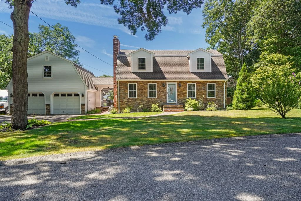 28 Sagewood Cir, Attleboro