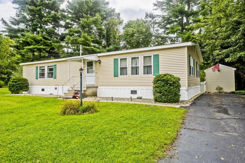 14 Sunnydale Circle, Brimfield