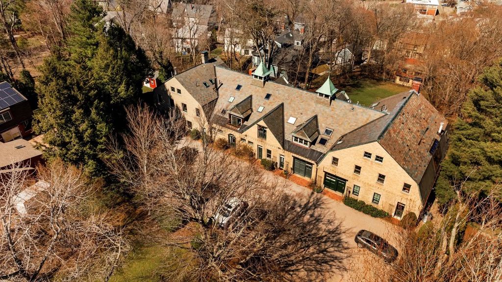 103 Bellevue St #4, Newton