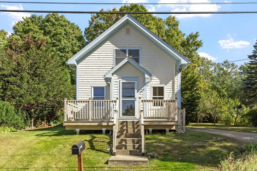 8 Winter St, Southborough