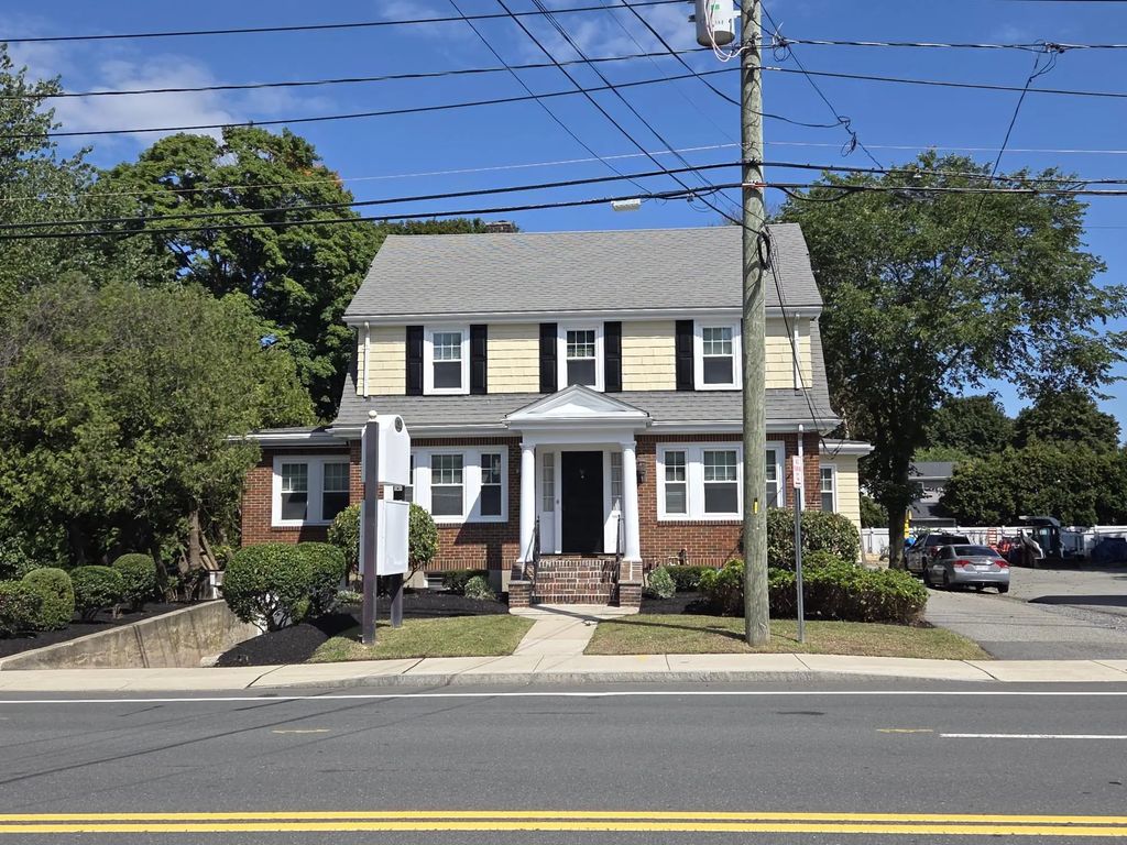 282 Montvale Ave, Woburn