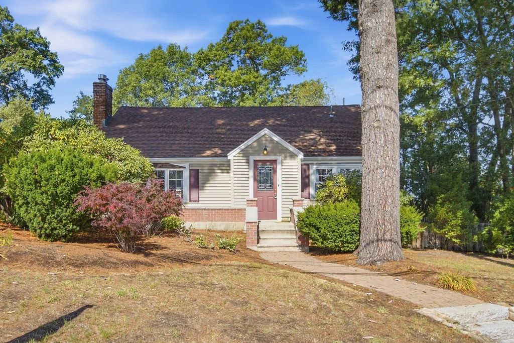 1 Great Pines Ave, Burlington