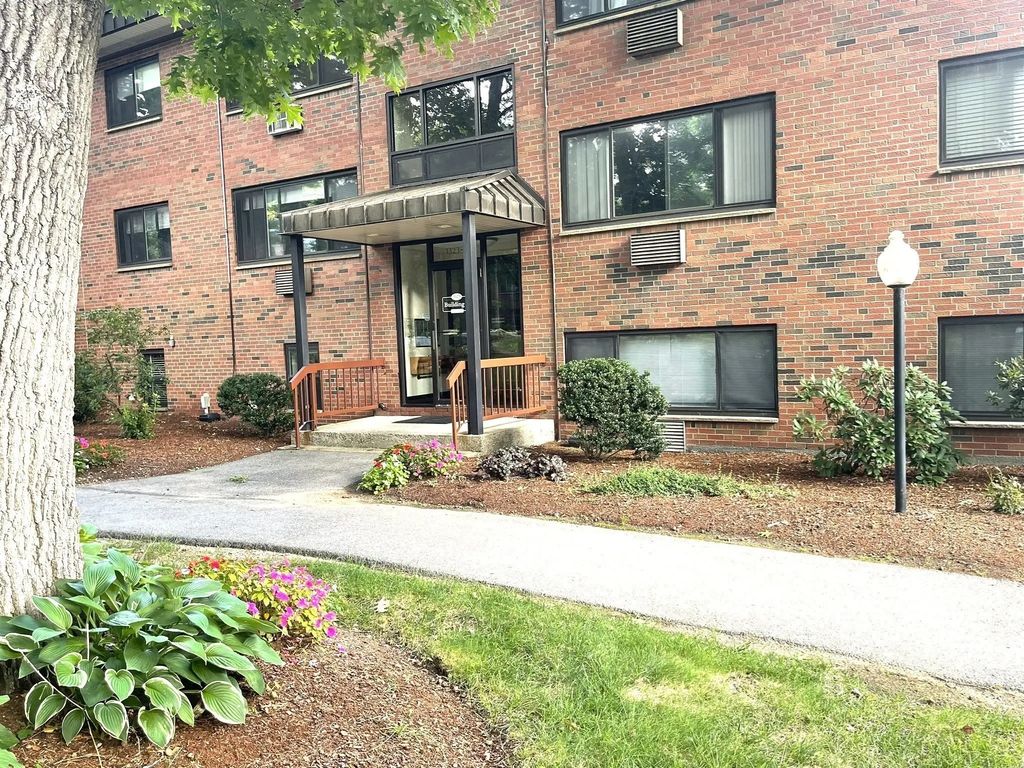 1323 Worcester Rd #e7, Framingham