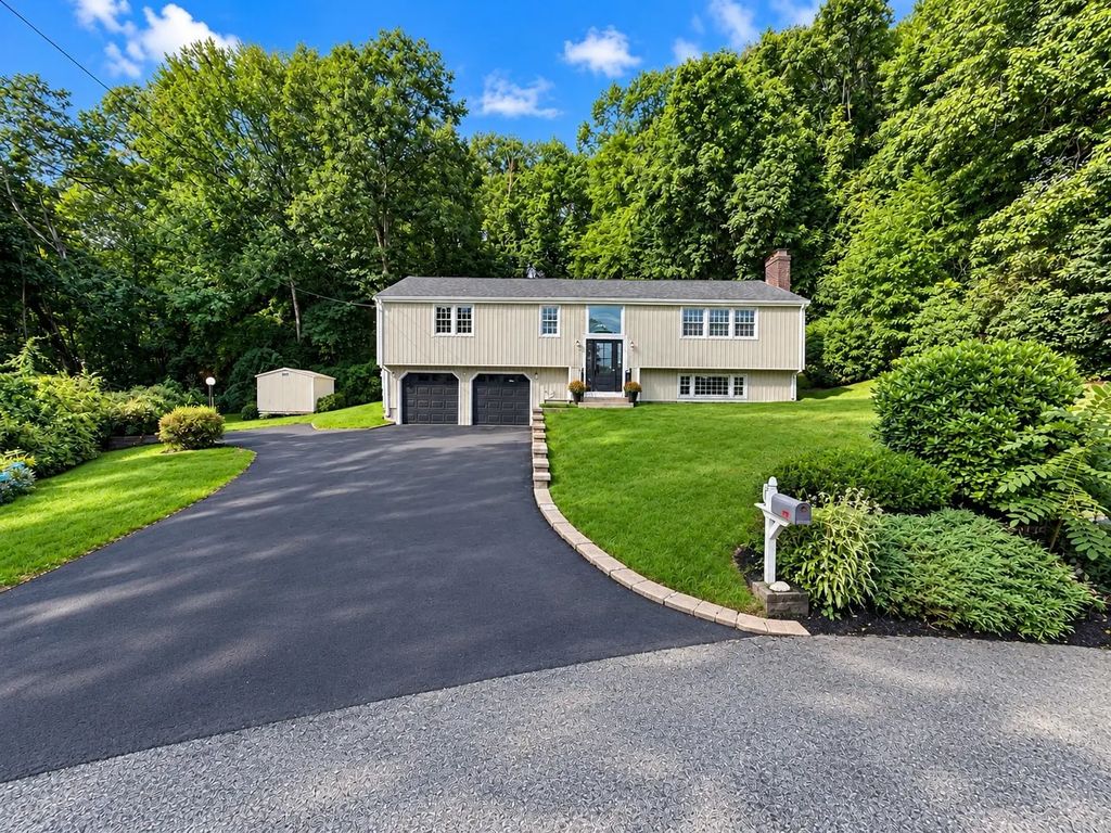 9 Pavia Place, Framingham