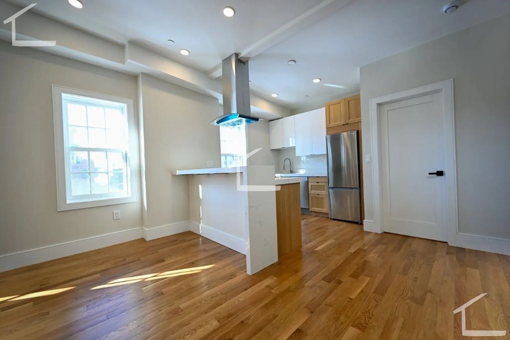 18 Winchester St #9, Boston