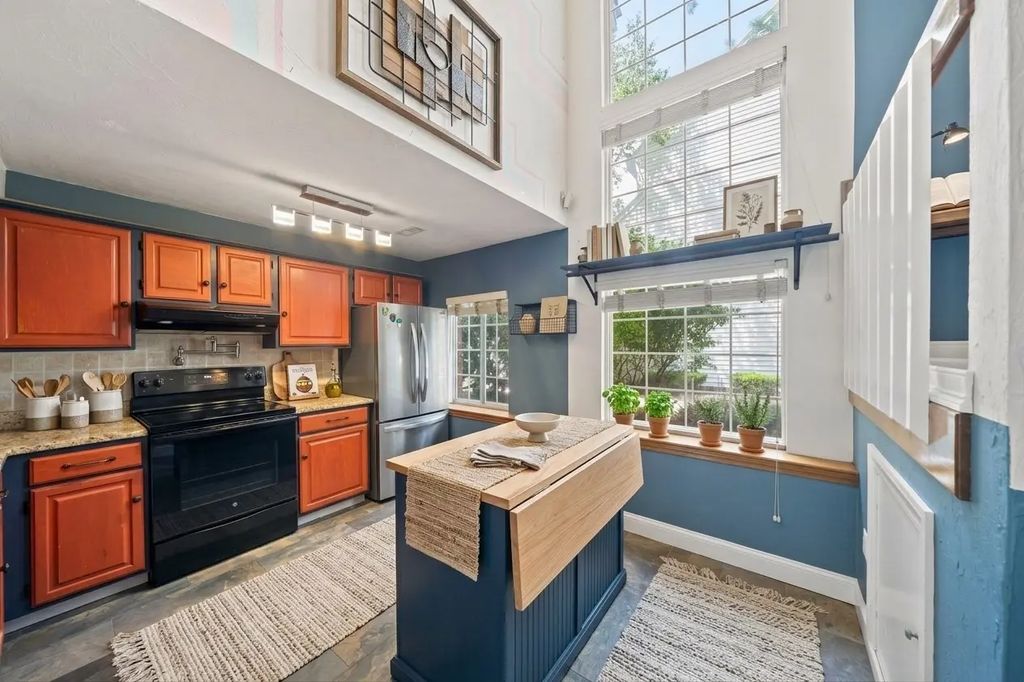 171 Tall Oaks Dr #f, Weymouth