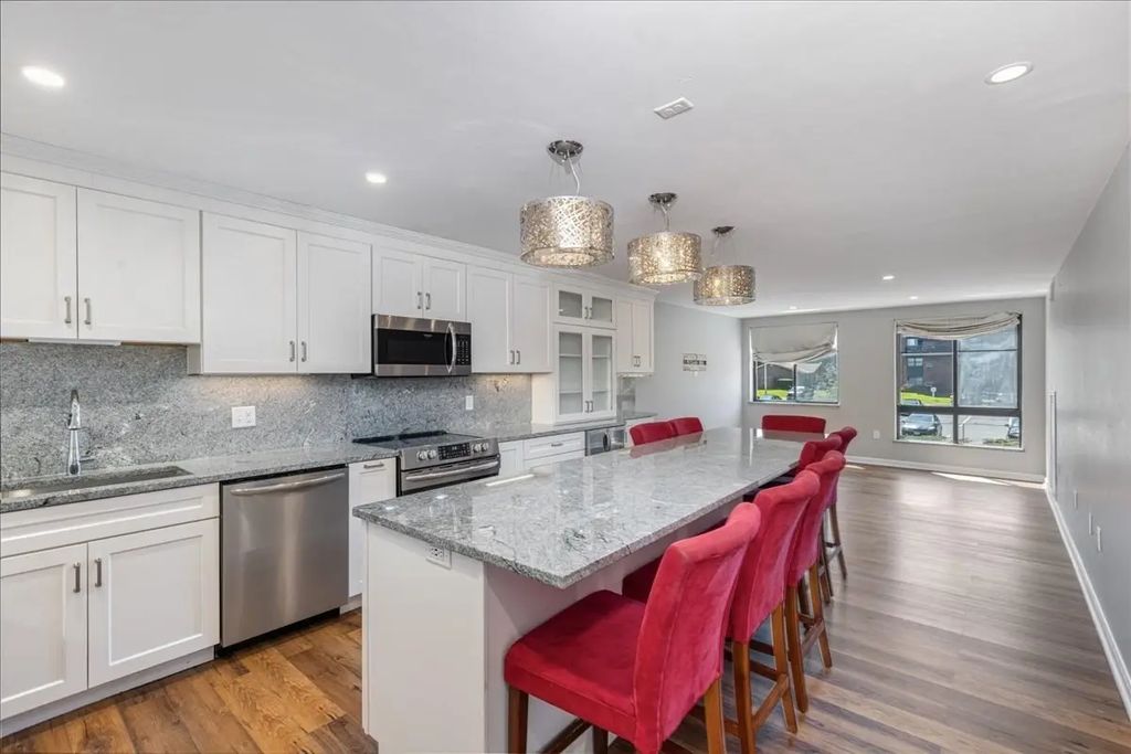 100 Ledgewood Dr #410, Stoneham