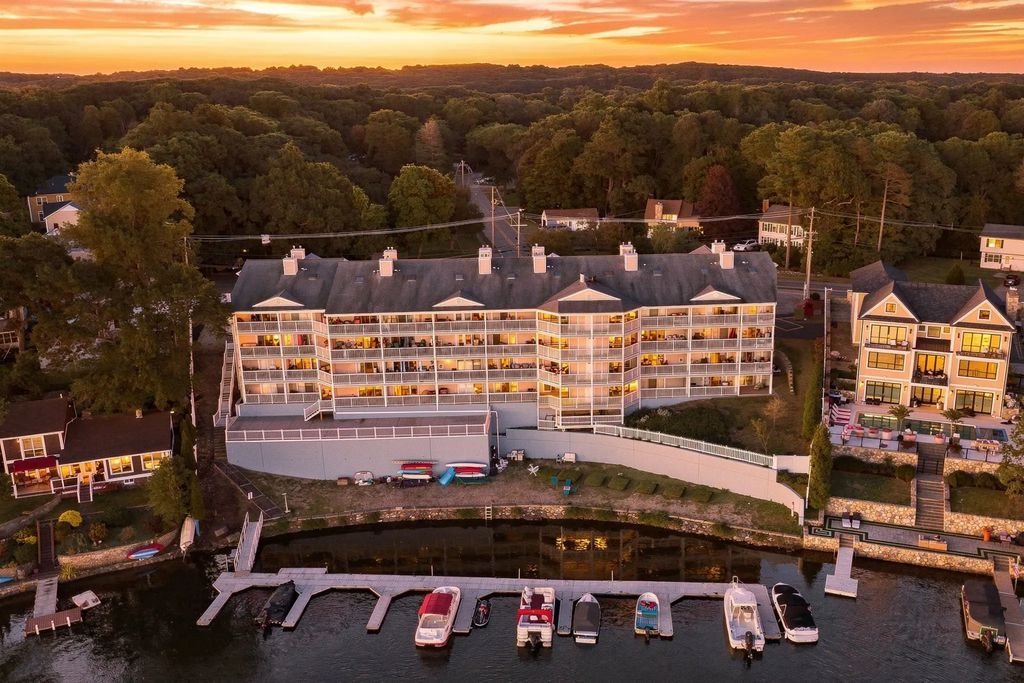 190 S Quinsigamond Ave #107, Shrewsbury