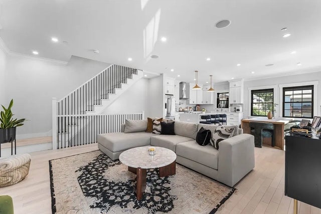 11 Lowell St #b, Arlington