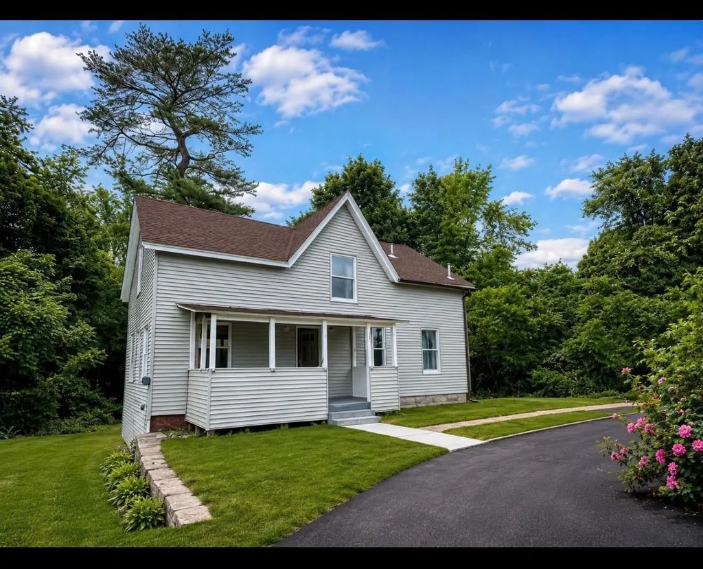 26 Maple St, Athol