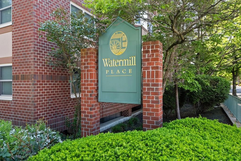 1 Watermill Pl #121, Arlington