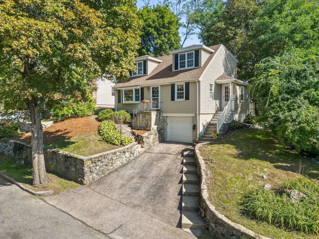 69 Hemlock St, Arlington