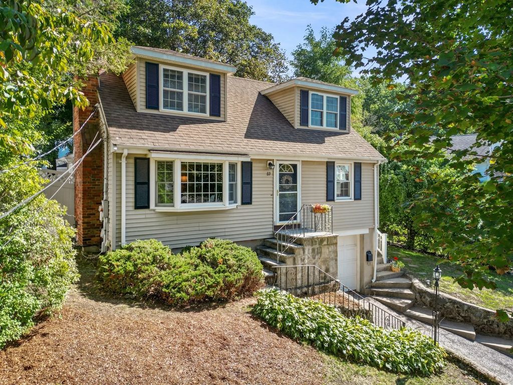69 Hemlock St, Arlington