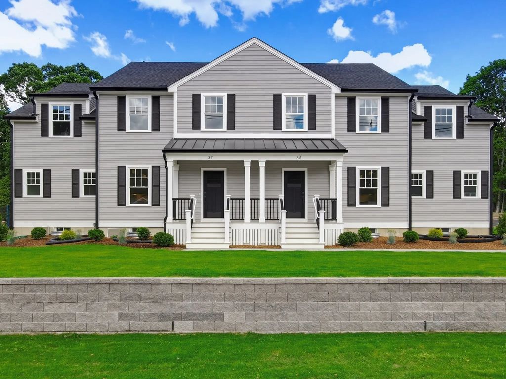35r Poquanticut Ave #r, Easton