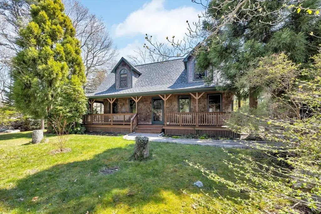 34 Hilltop Dr, Bourne