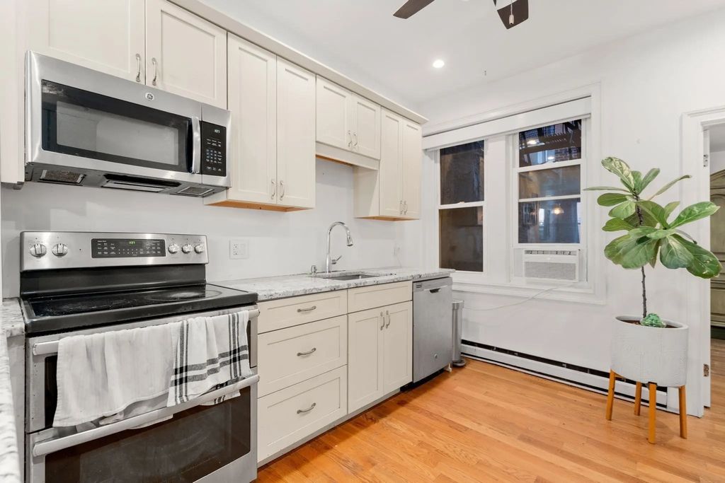 162 Endicott St #1, Boston