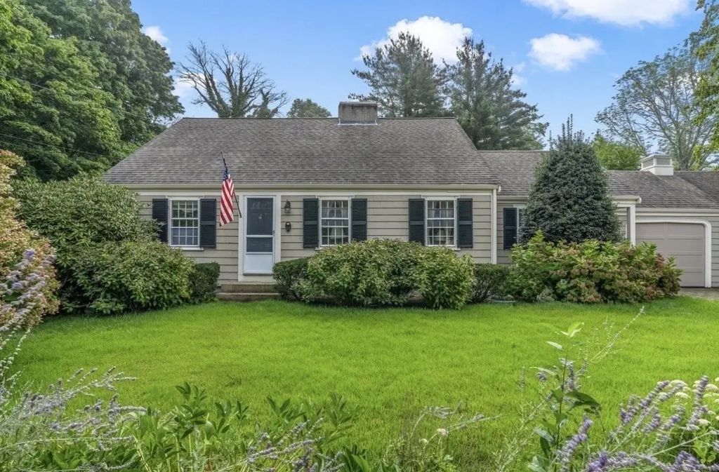 11 Cedar Lane, Cohasset