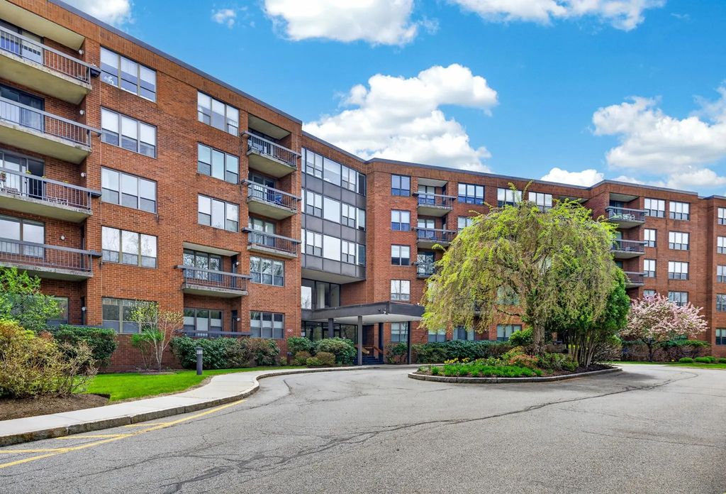 210 Nahanton #117, Newton