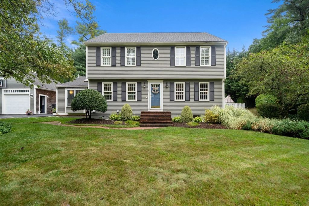 2 Silver Lake Dr, Kingston