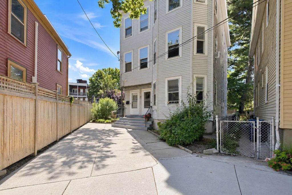 72 Eustis Street, Cambridge
