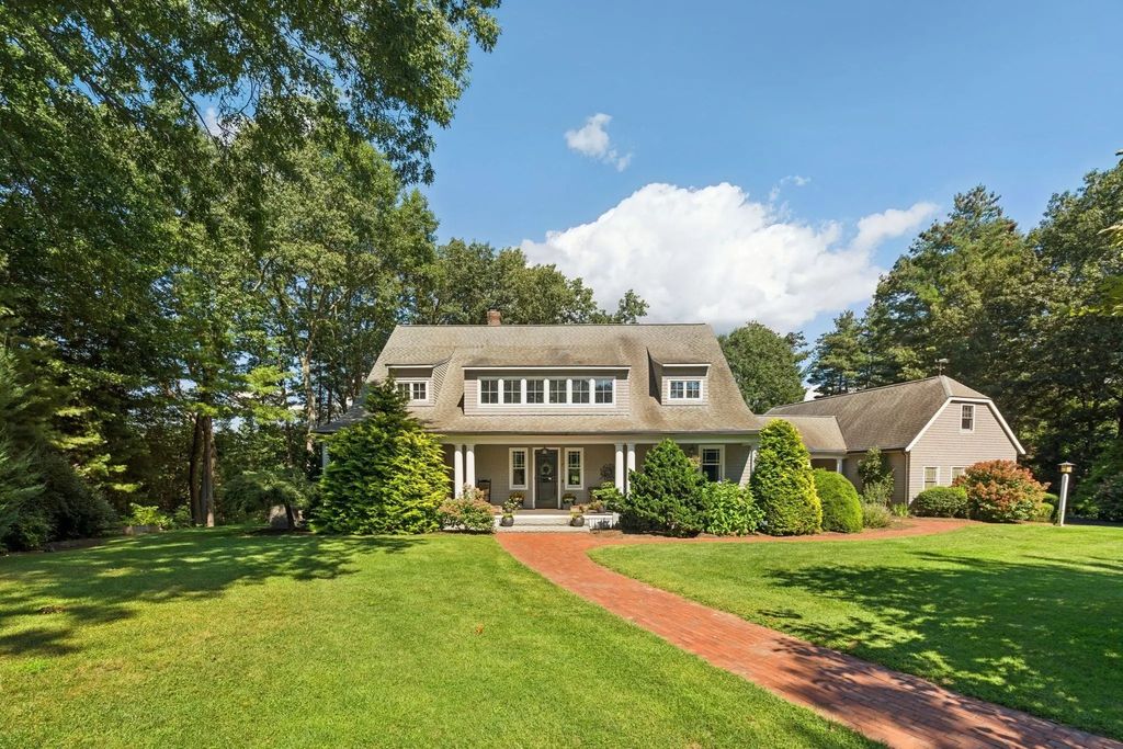 7 Strawberry Hill Ln, Tyngsborough