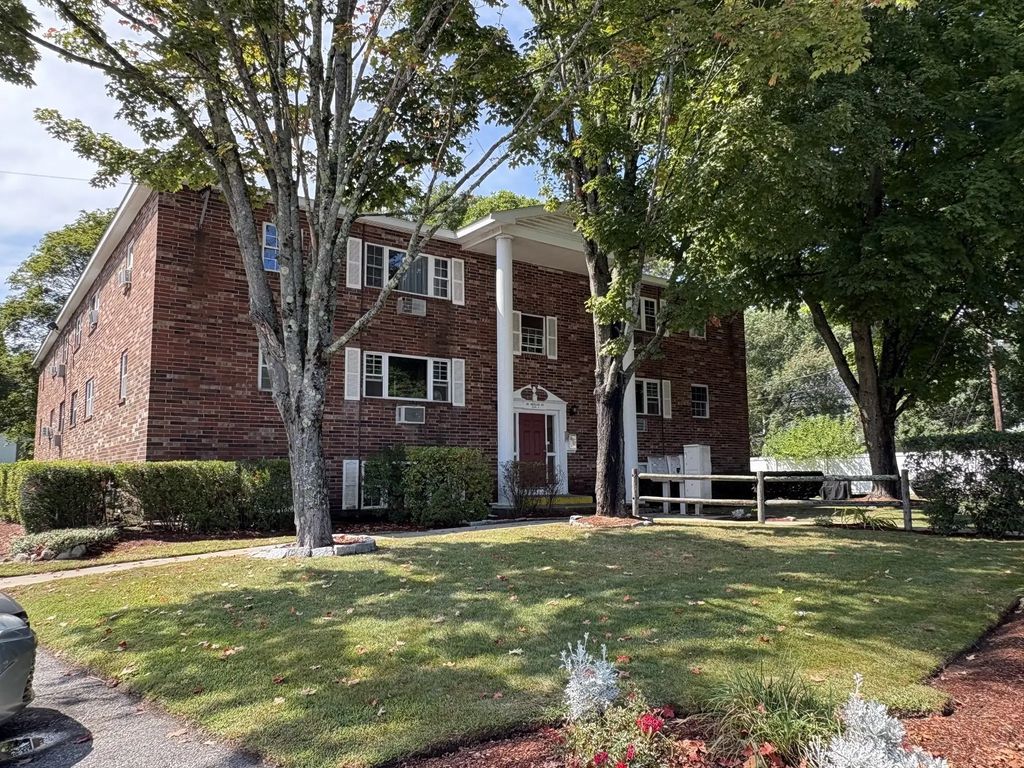 39 Berlin St #301, Clinton