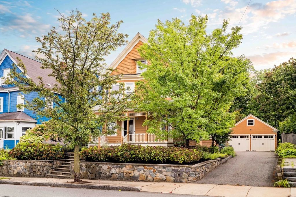 52 Hillsdale Road, Medford
