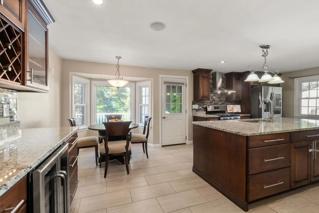16 Bacon Rd, Framingham