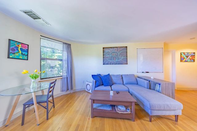 102 Gainsborough St #402e, Boston