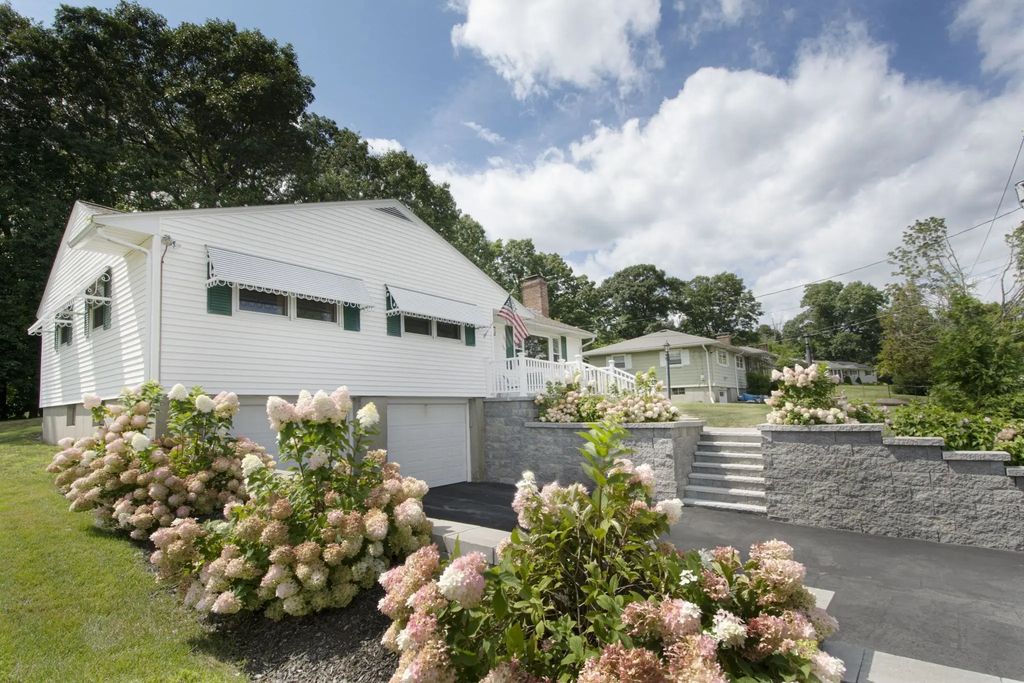 23 Mary Ann Dr, Worcester