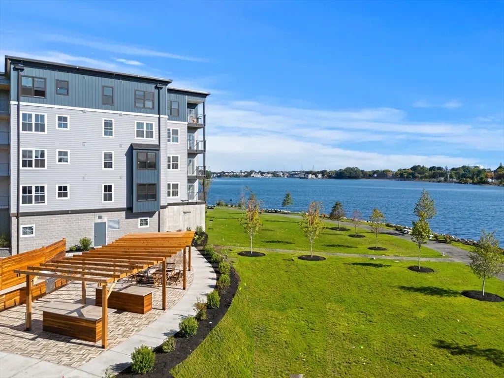 18 Franklin #303a, Salem