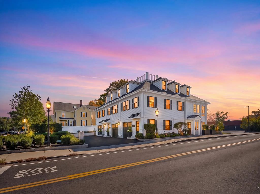 33 Chestnut St #1, Andover