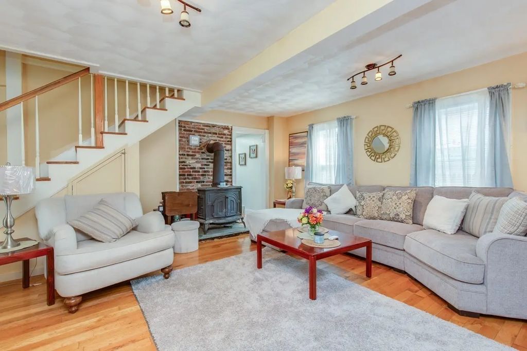91 Lake Street, Tewksbury