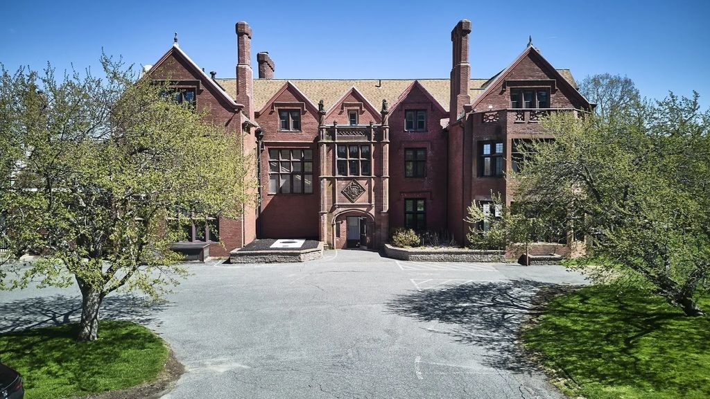 349 Old Stockbridge Rd, Lenox