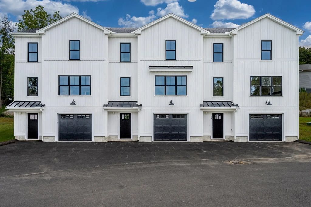 112 Genest St #18, Dracut